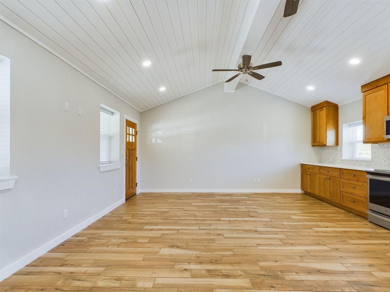 802 Apple St - Photo 4 of 9