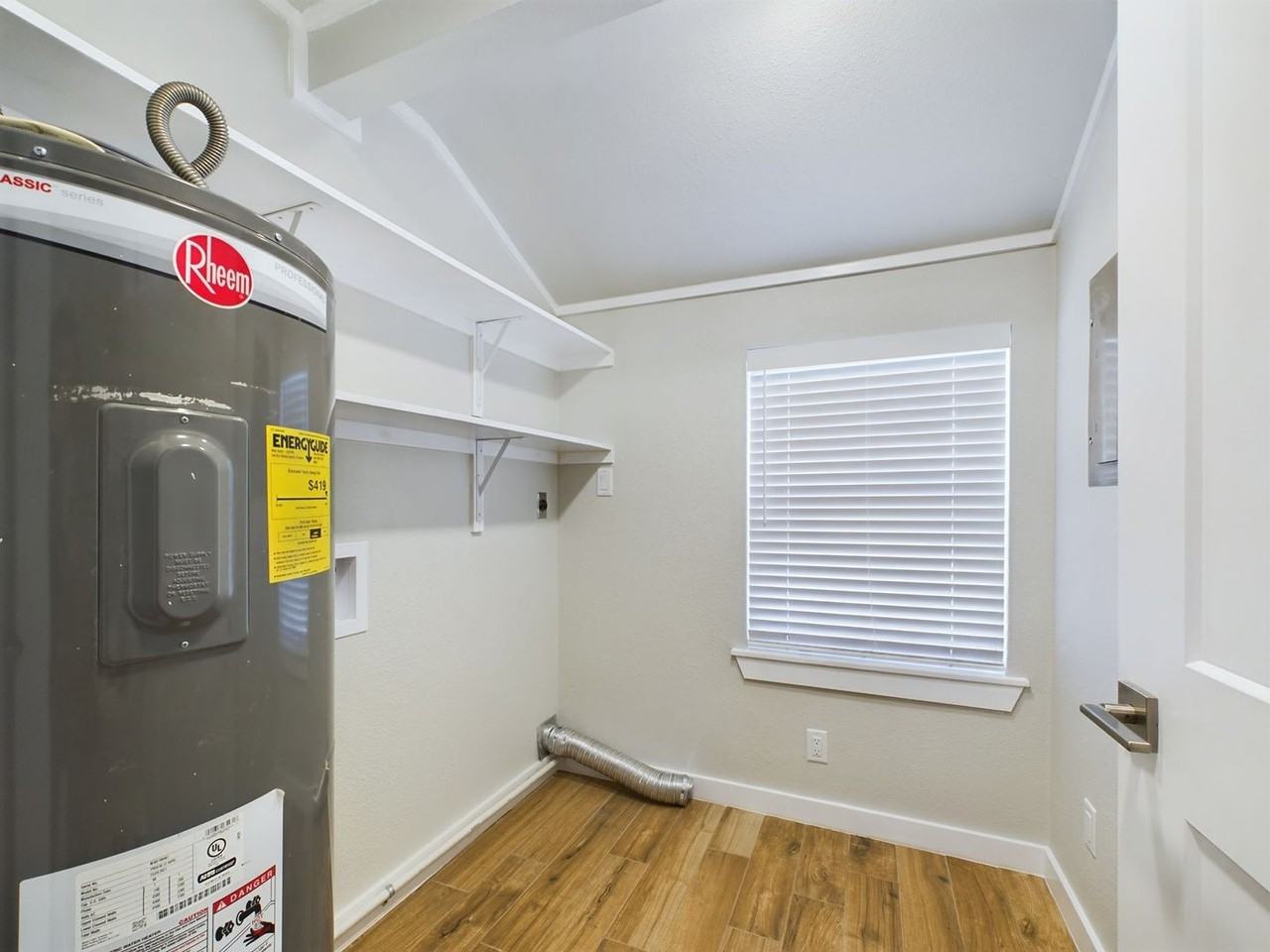 802 Apple St - Photo 6 of 9