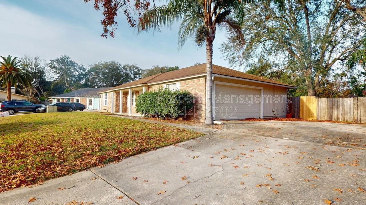 12947 Tree Way Ct N - Photo 2 of 39