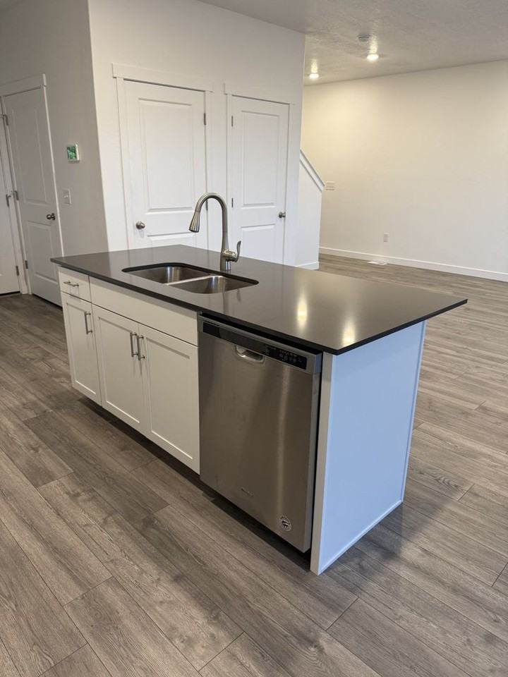 866 S Brubaker Way - Photo 7 of 27