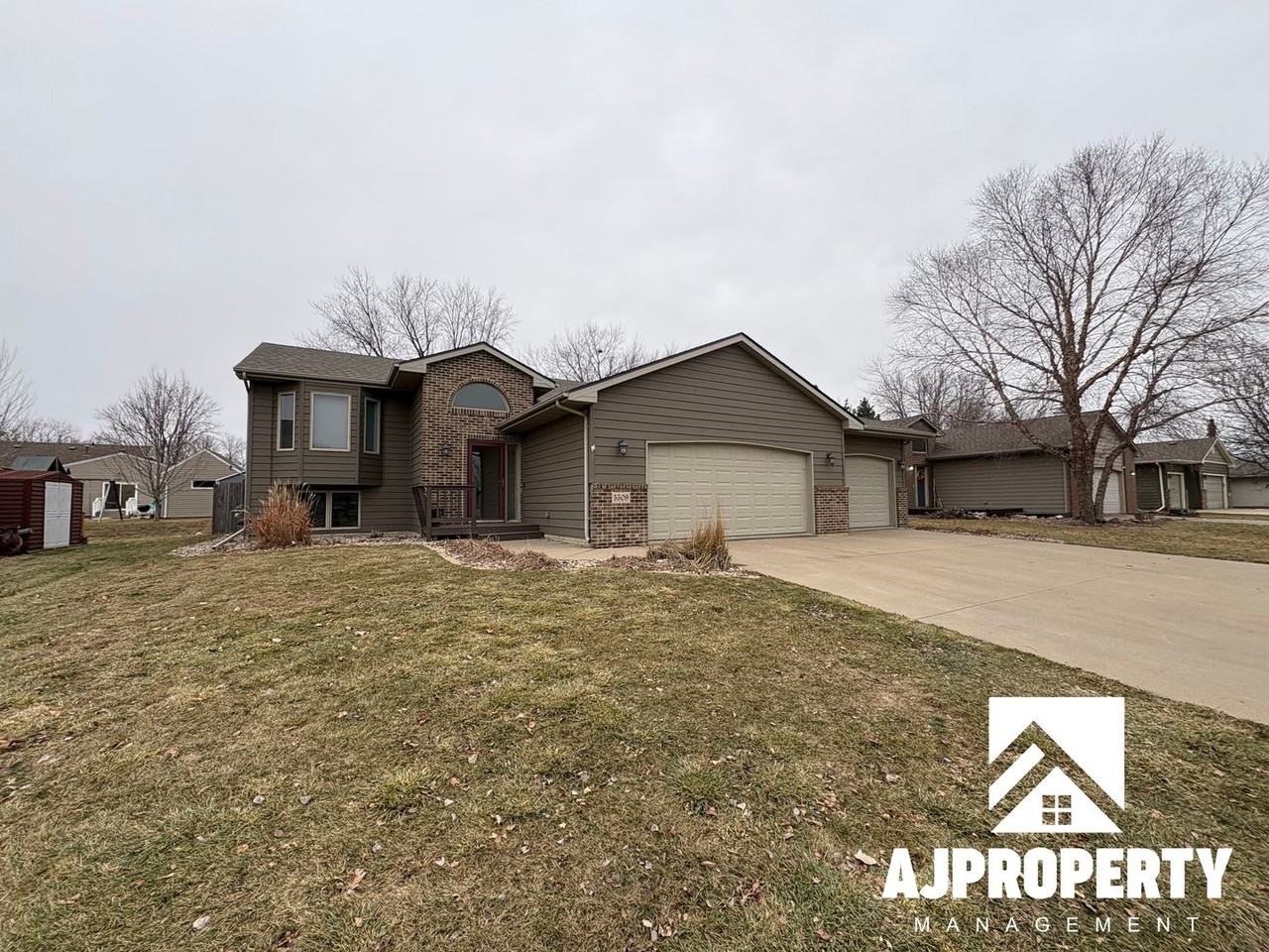 5509 S Sarmar Ave - Photo 2 of 34