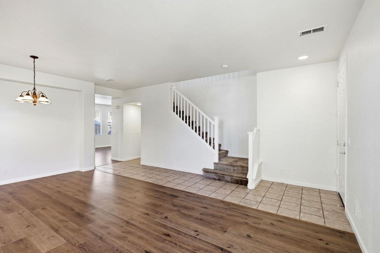 19 Via Serra St - Photo 3 of 28