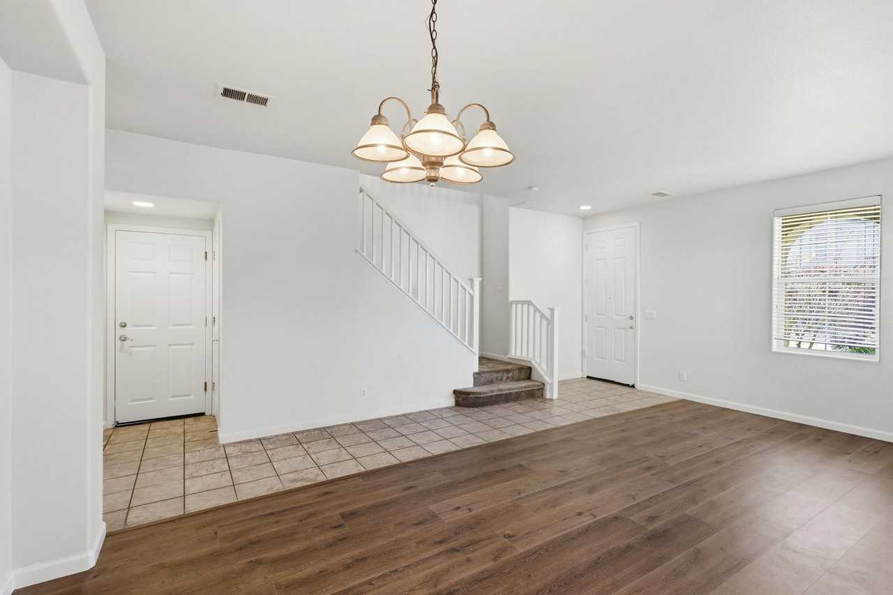 19 Via Serra St - Photo 4 of 28