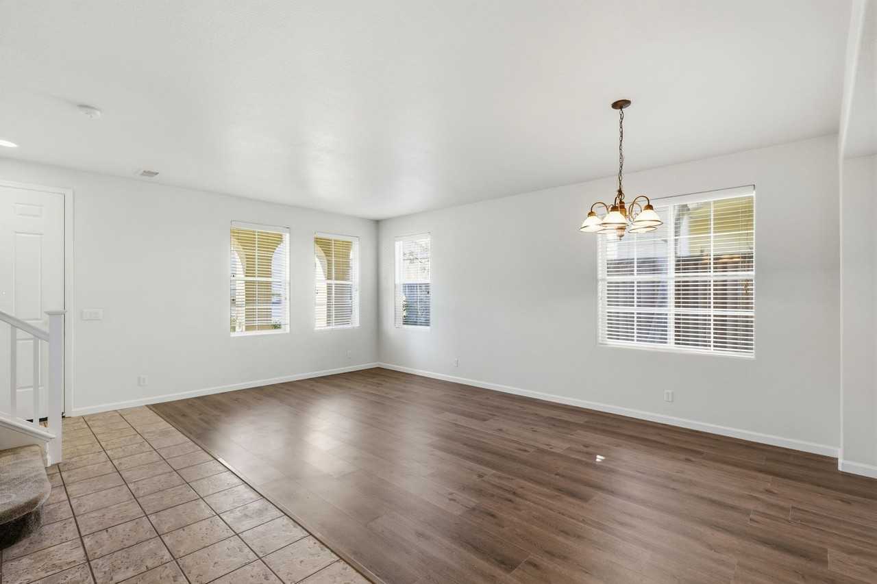 19 Via Serra St - Photo 5 of 28