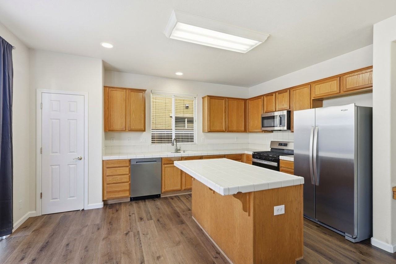 19 Via Serra St - Photo 7 of 28