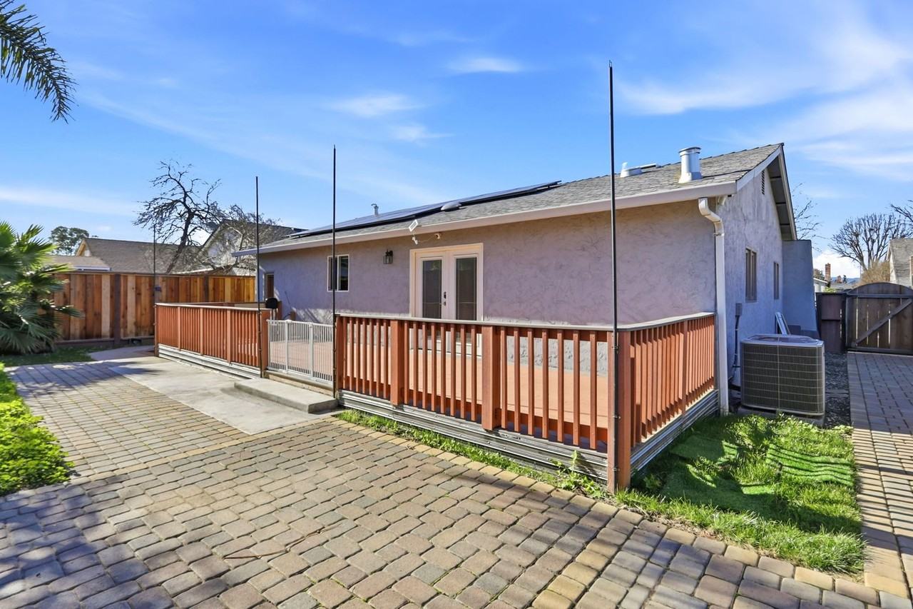 4621 Mia Cir - Photo 5 of 34