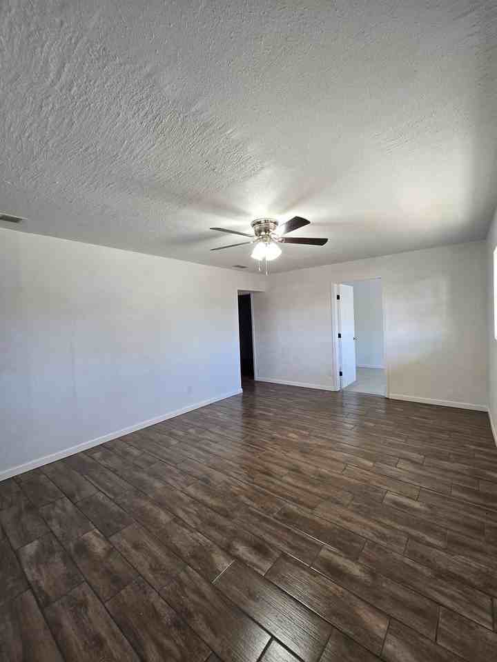 208 Lincoln Ave - Photo 2 of 12