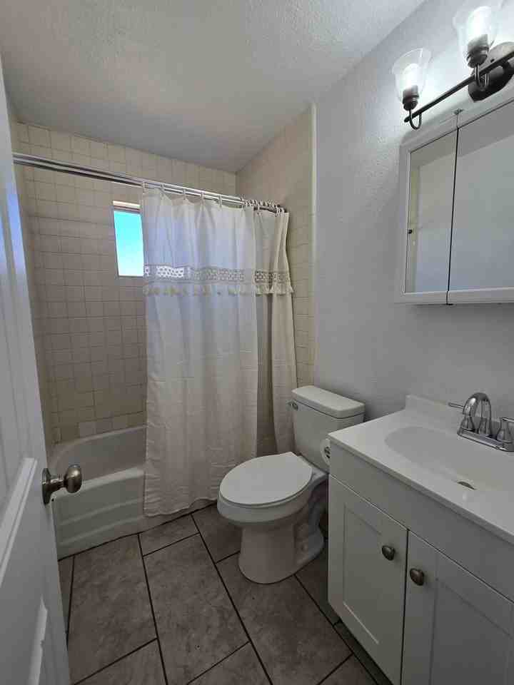 208 Lincoln Ave - Photo 6 of 12