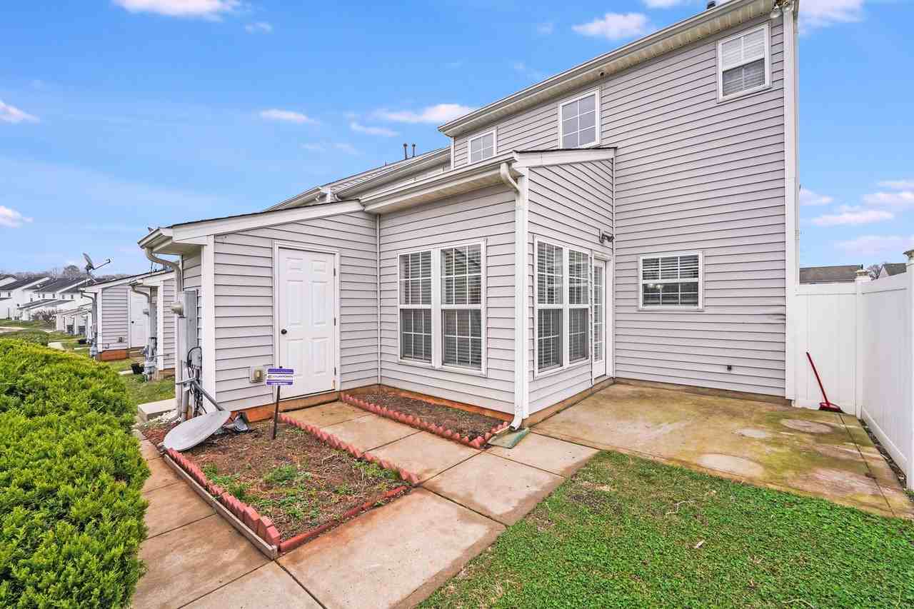 4901 Sunburst Ln - Photo 3 of 35