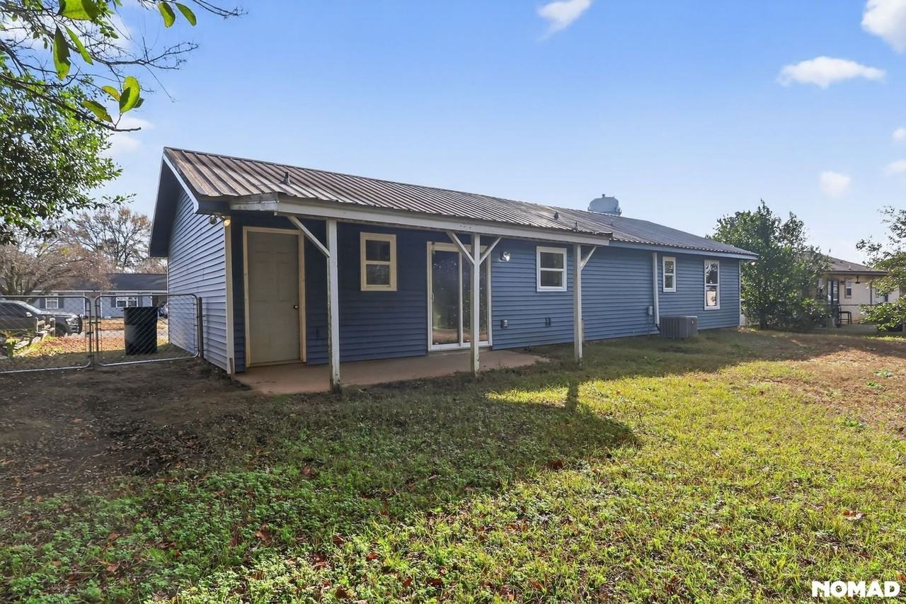 215 Oxford Ln - Photo 5 of 32