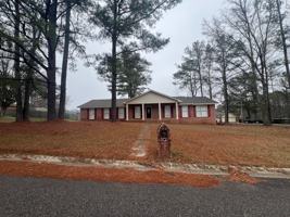 featured image of 512 Sandbrook Ln