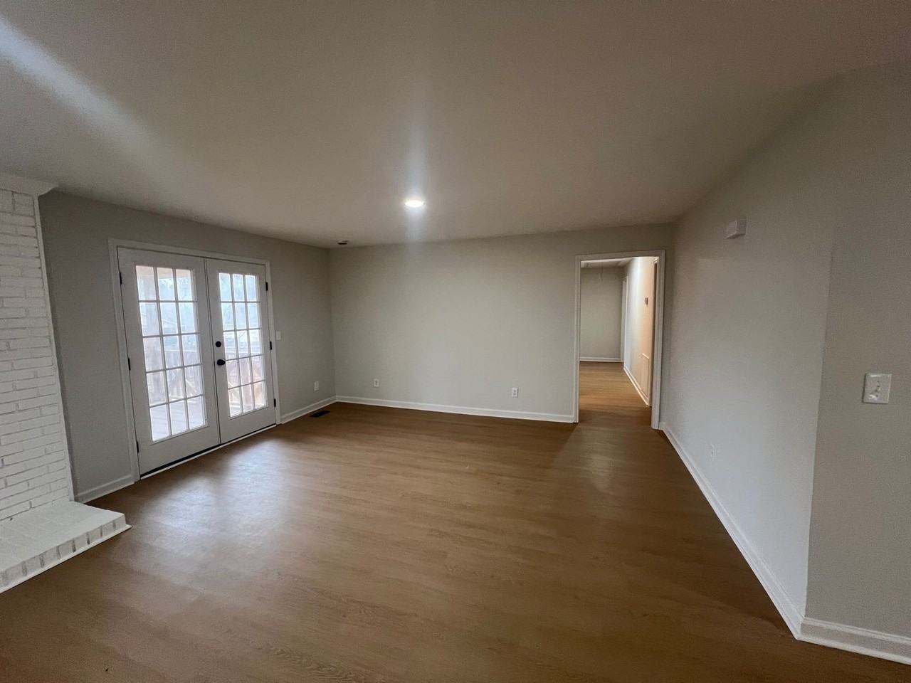 512 Sandbrook Ln - Photo 6 of 33