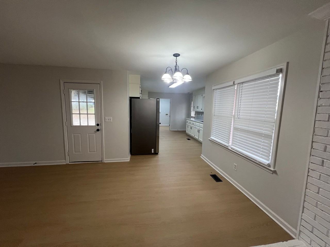 512 Sandbrook Ln - Photo 7 of 33