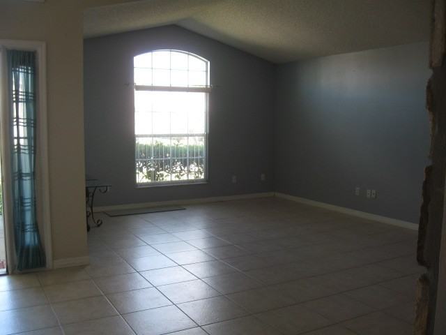 11932 Hatcher Cir - Photo 4 of 13