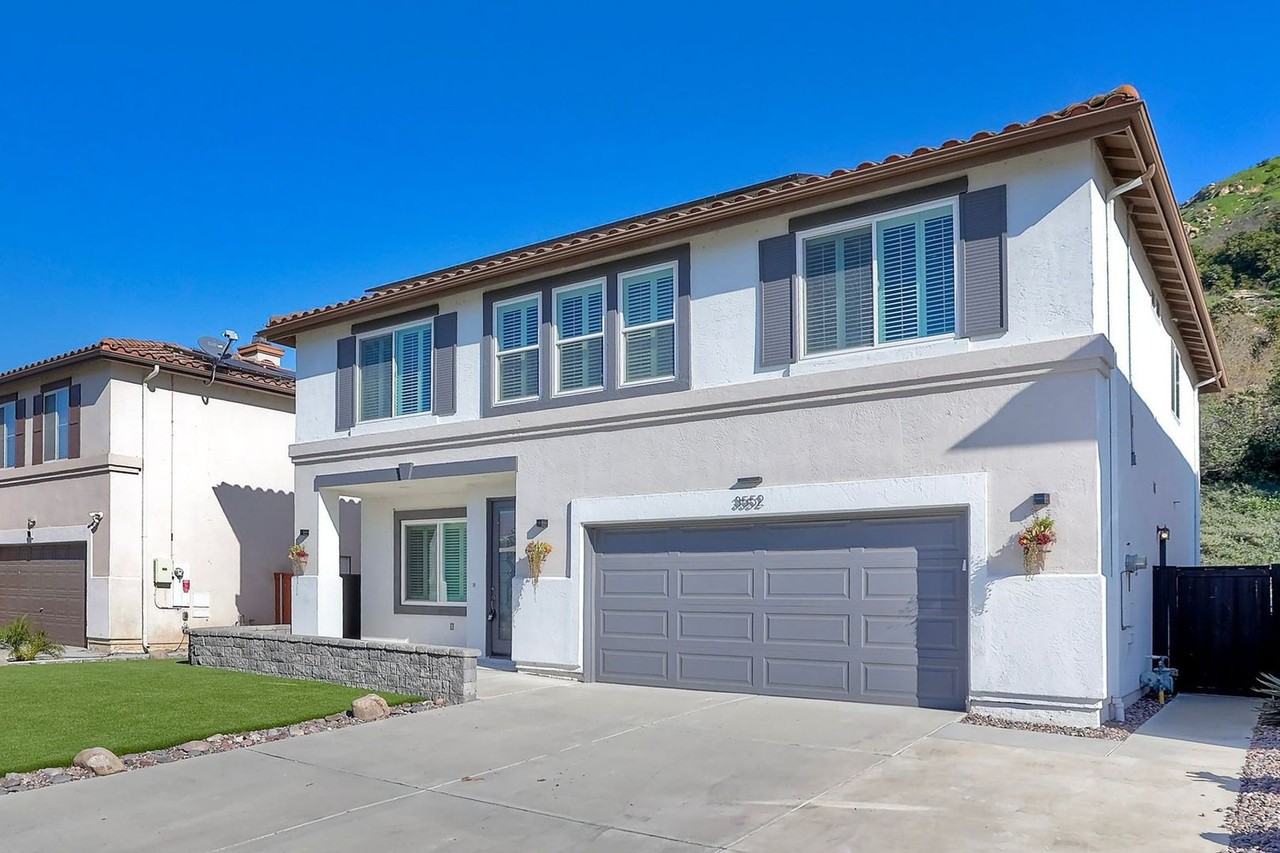 3552 Lake Circle Dr - Photo 3 of 25