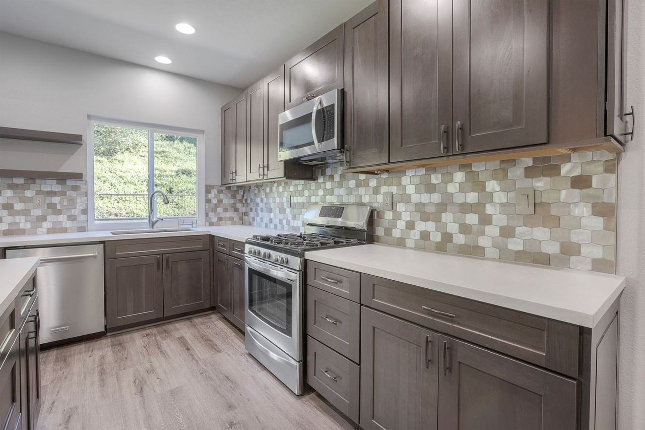 3552 Lake Circle Dr - Photo 5 of 25