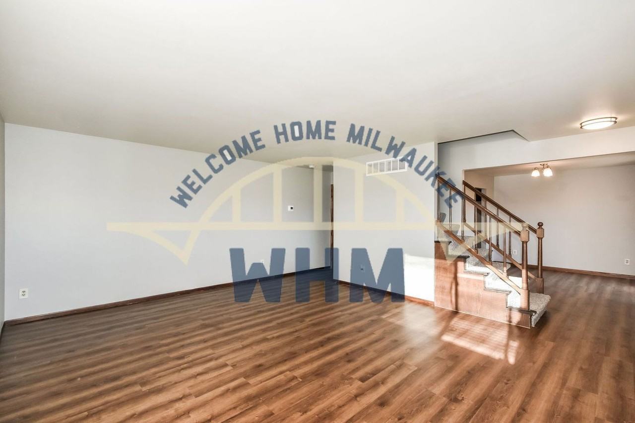 W170S7397 Parkland Dr - Photo 4 of 20