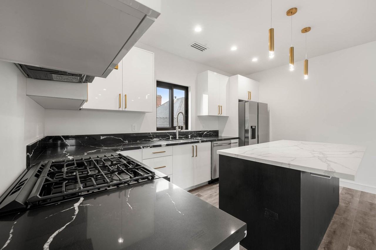 1920 S Sherbourne Dr - Photo 4 of 34