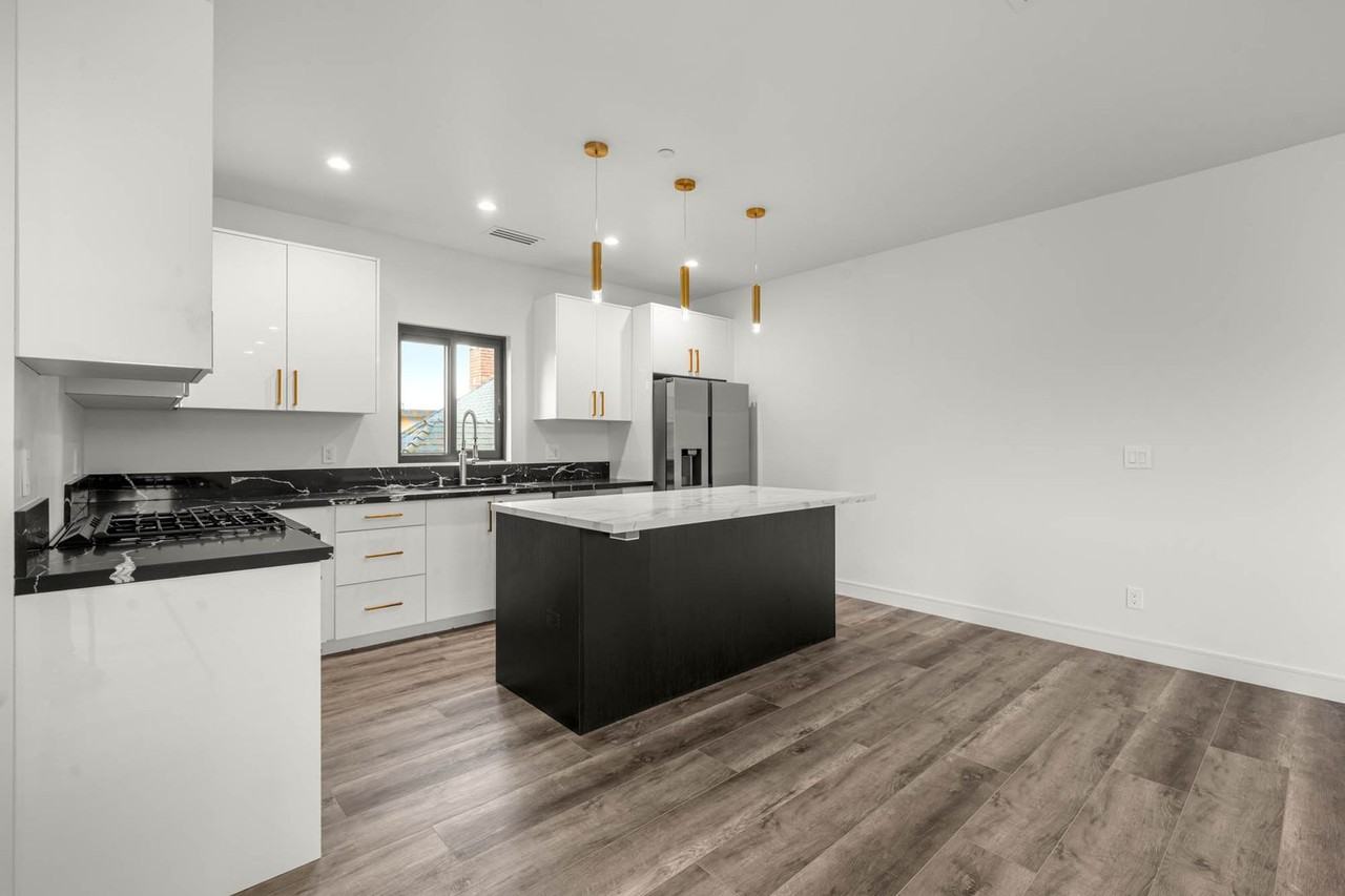 1920 S Sherbourne Dr - Photo 5 of 34