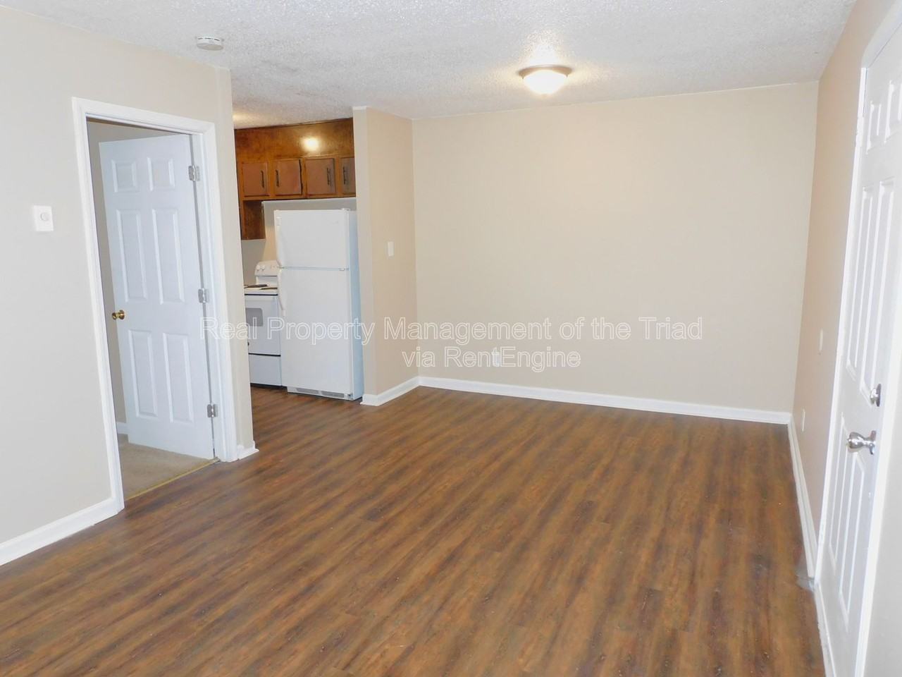 1003 Martin Luther King Jr Dr #B - Photo 3 of 11