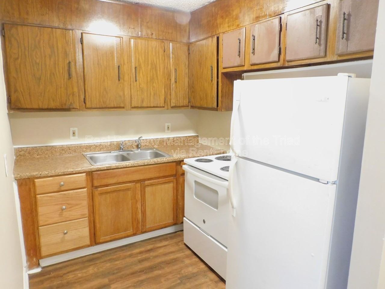 1003 Martin Luther King Jr Dr #B - Photo 4 of 11