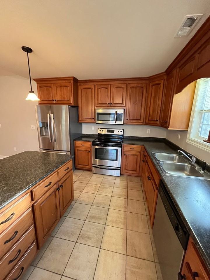 117 Hubert Rd - Photo 5 of 17