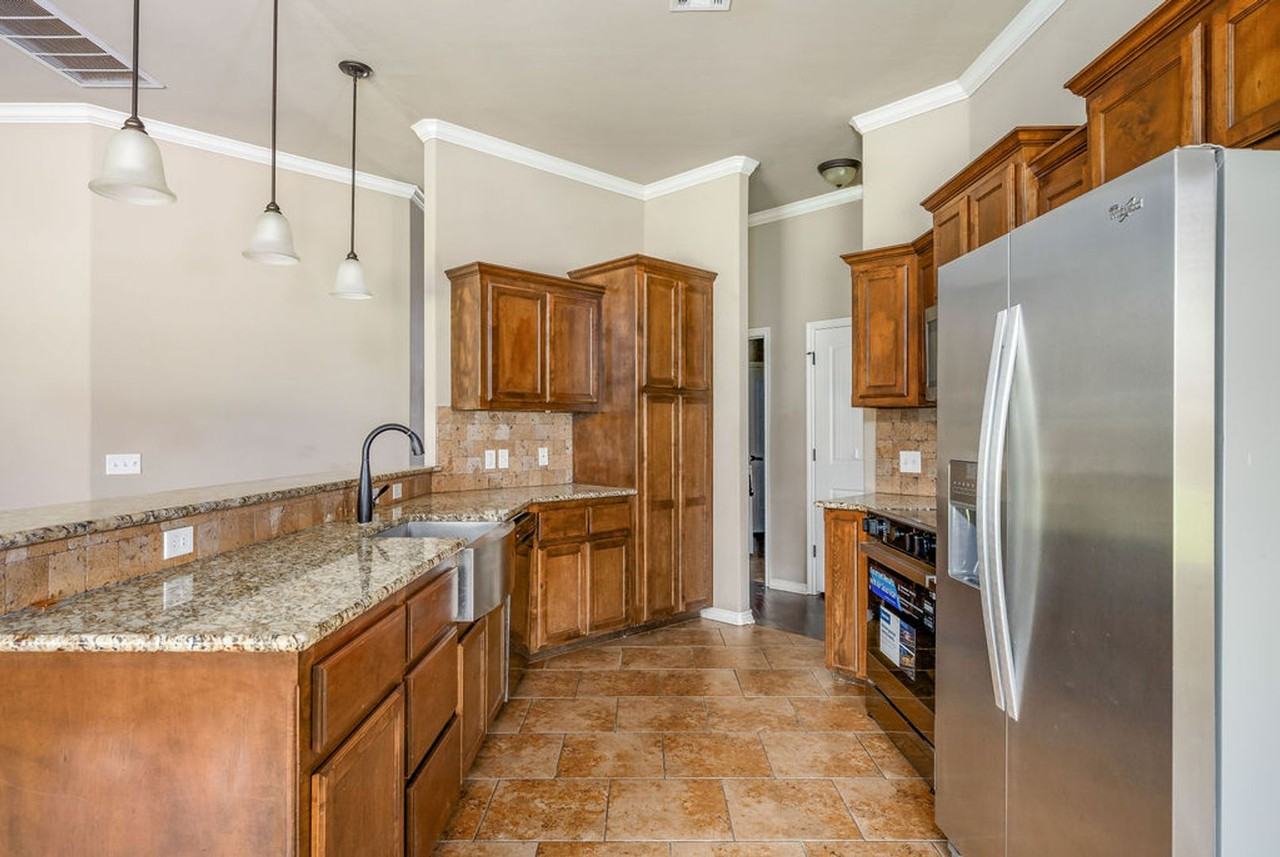 6600 Nw 159th St - Photo 3 of 14