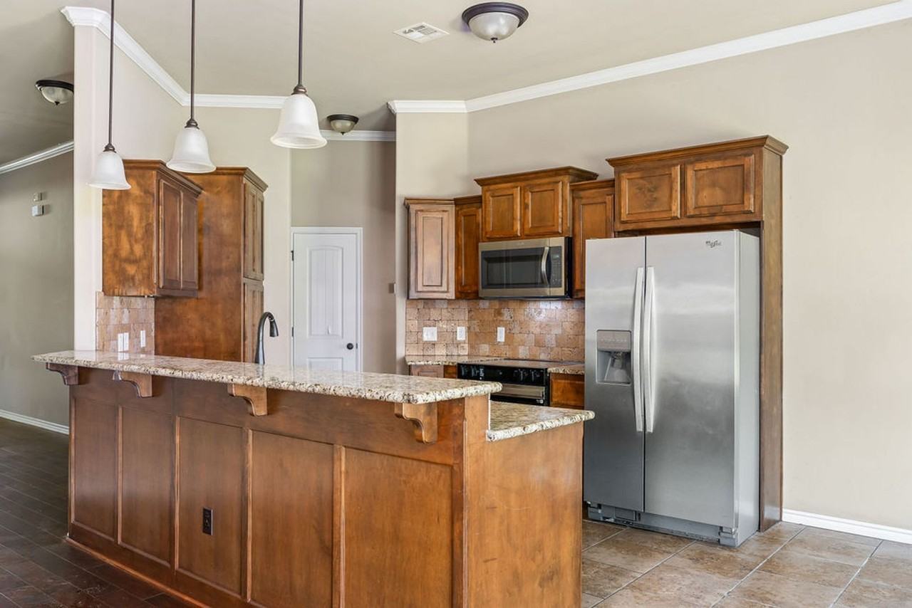 6600 Nw 159th St - Photo 5 of 14