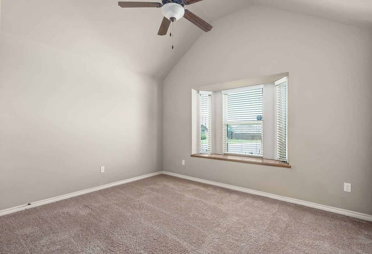 6600 Nw 159th St - Photo 6 of 14