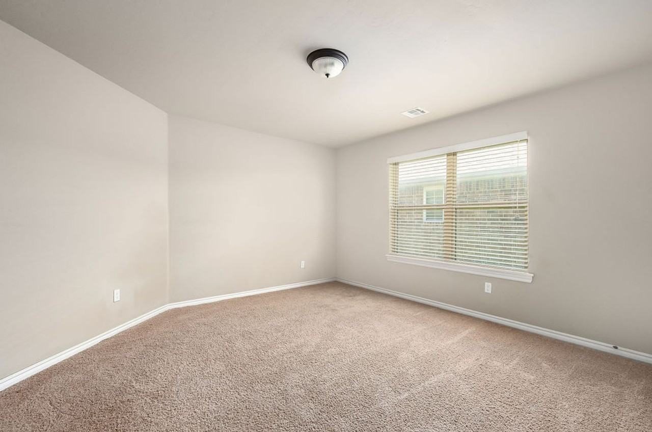 6600 Nw 159th St - Photo 7 of 14