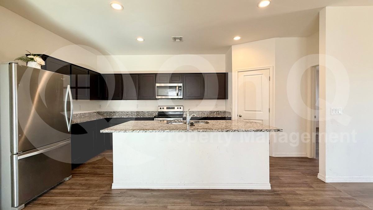 382 S Borromeo Dr - Photo 3 of 21