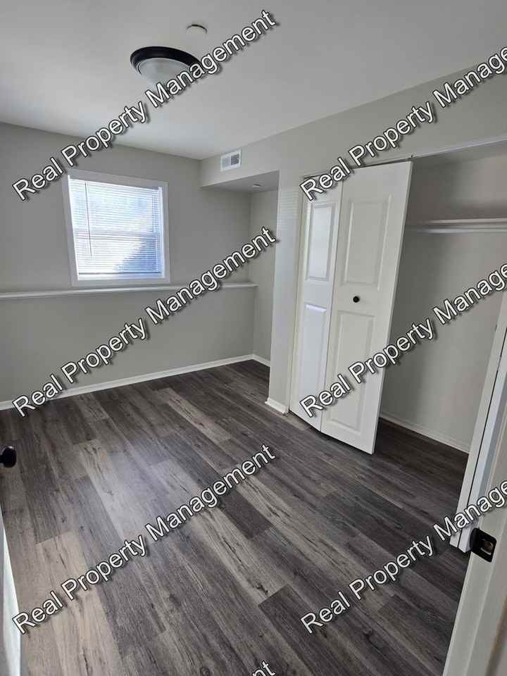 352 College Ave #1B - Photo 7 of 11