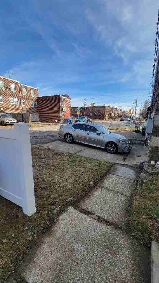 7703 Woolston Ave - Photo 3 of 13