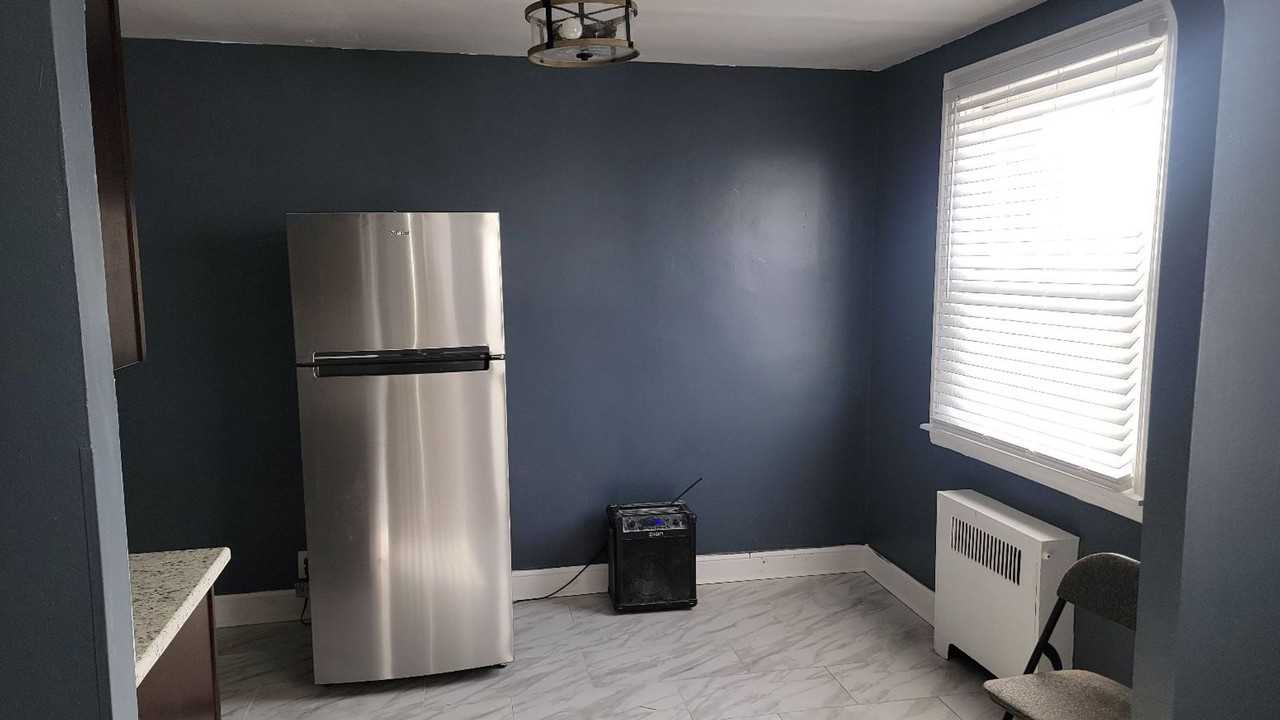 7703 Woolston Ave - Photo 5 of 13