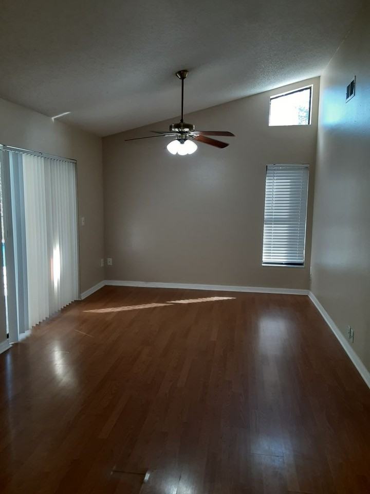 8349 Forest Oaks Blvd - Photo 4 of 11