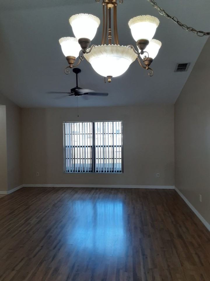 8349 Forest Oaks Blvd - Photo 5 of 11