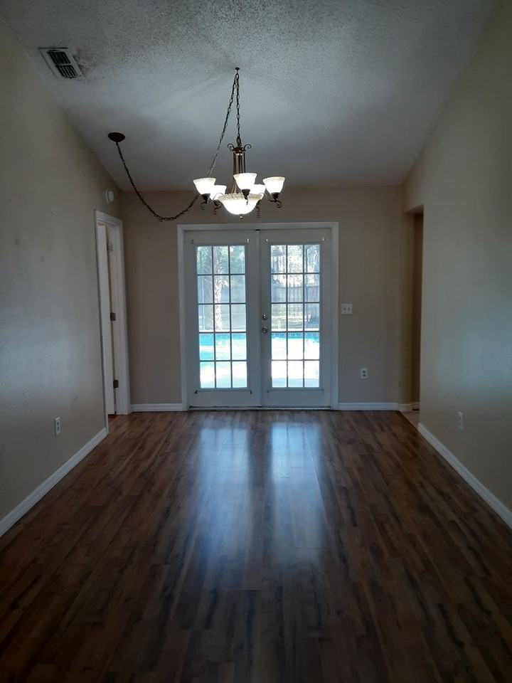 8349 Forest Oaks Blvd - Photo 6 of 11