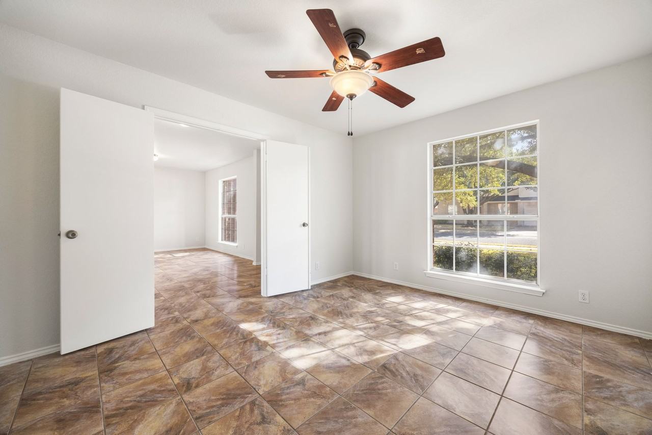 7016 Albacete Ln - Photo 3 of 20