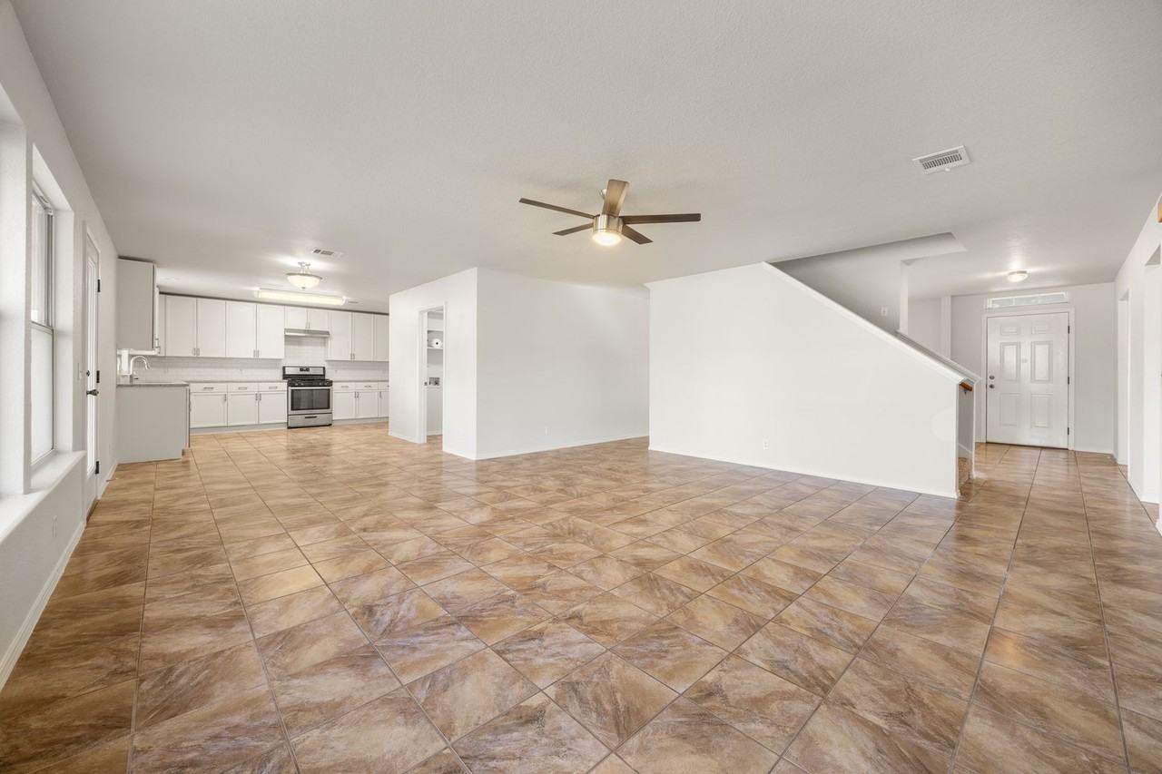 7016 Albacete Ln - Photo 4 of 20