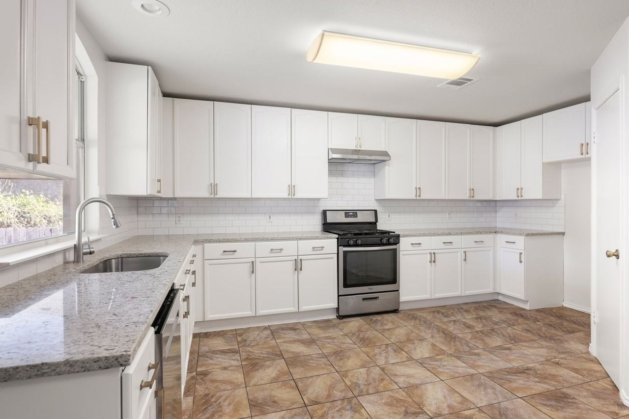 7016 Albacete Ln - Photo 7 of 20