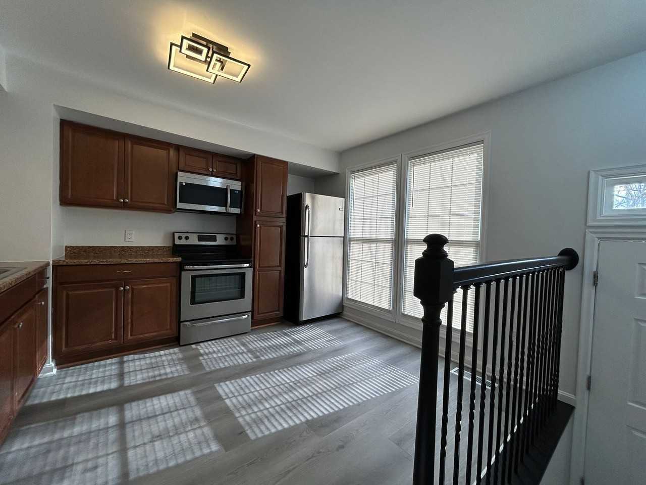 658 Corsica Ave - Photo 4 of 22