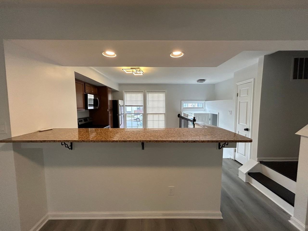 658 Corsica Ave - Photo 6 of 22