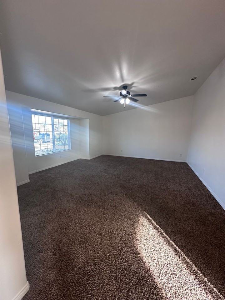 509 Chapultepec Ave - Photo 2 of 32