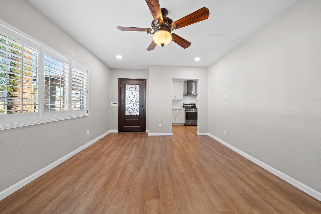 877 Oleander Ave - Photo 5 of 12