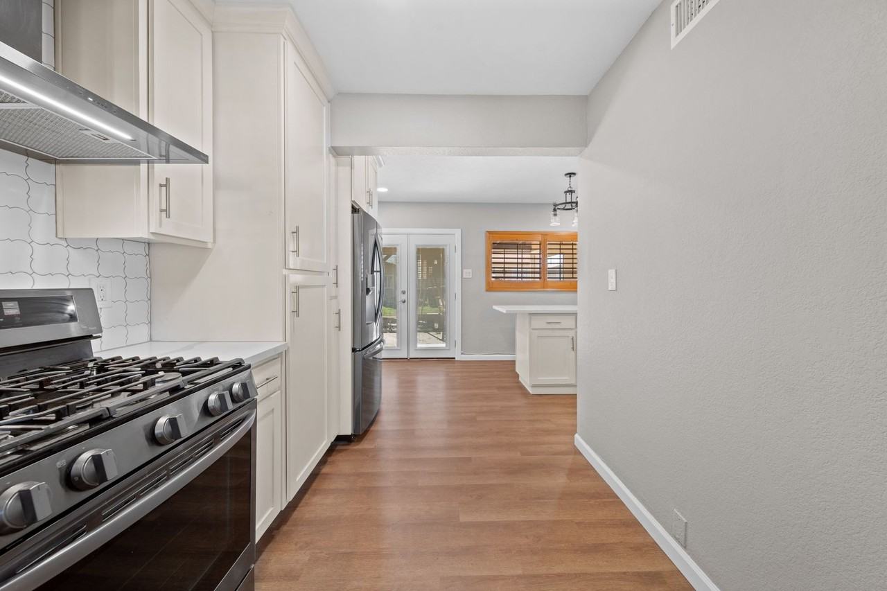 877 Oleander Ave - Photo 7 of 12