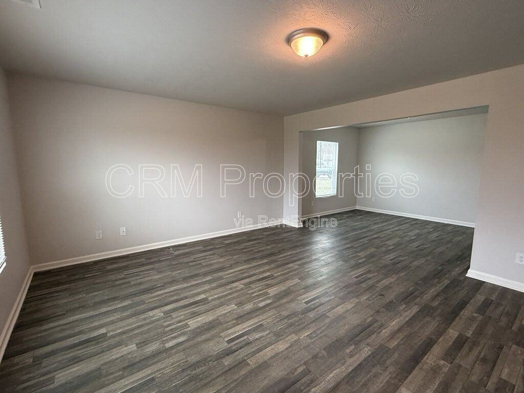 2618 W Kings Canyon Rd - Photo 3 of 24