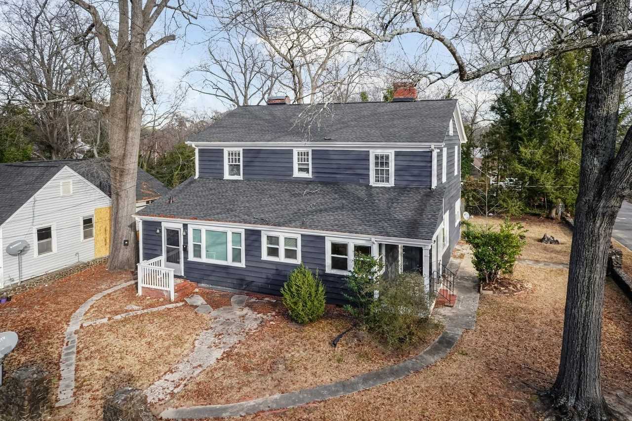 802 Park Ave Apt A - Photo 2 of 21