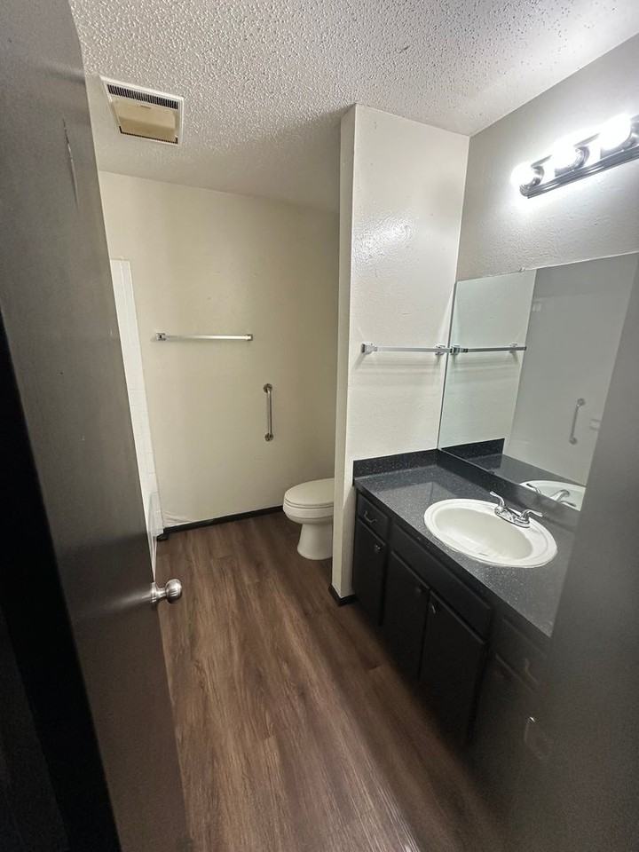 320 S Wyandotte Ave - Photo 5 of 14