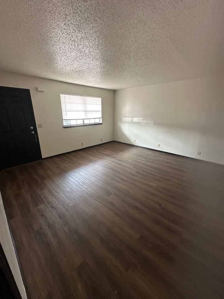 320 S Wyandotte Ave - Photo 6 of 14