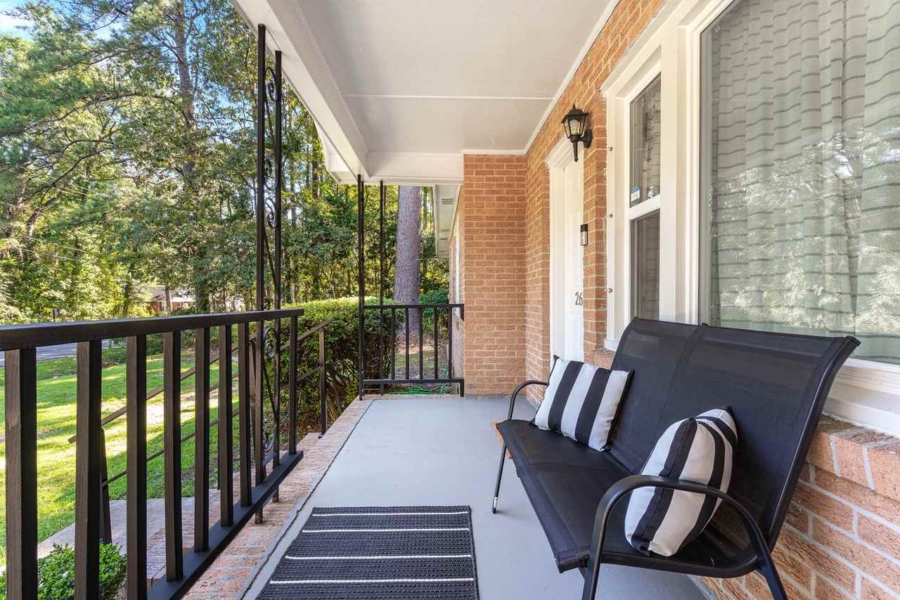 2611 N Oakridge Cir - Photo 3 of 40